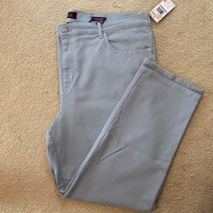 Gloria Vanderbilt Woman’s Denim Jeans - size 22W Average - NWT